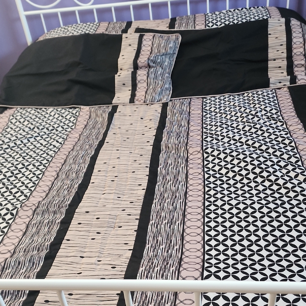 Modern Black and Cream Comforter Set